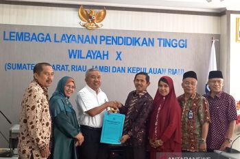 LL Dikti wilayah X serahkan SK, STIKes Fort de Kock menjadi Universitas Fort de Kock