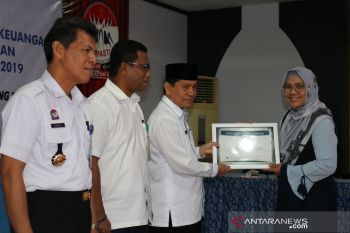 Dirjen perbendaharaan beri penghargaan laporan keuangan terbaik kepada Kemenag Sulteng