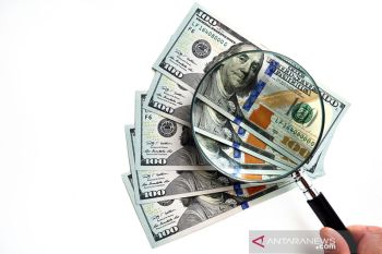 Ekspektasi inflasi meroket, dolar dekati posisi terendah 10 minggu