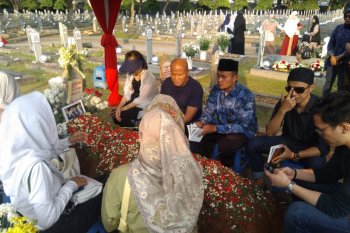 Adrie Subono: yang ngajarin saya baca Surat Yasin Pak Habibie