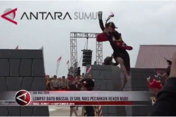 Lompat batu massal di Sail Nias pecahkan rekor Muri (video)