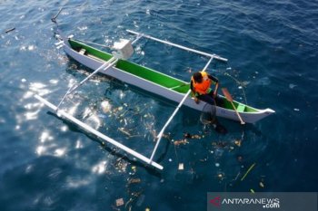 Gerakan bersih laut dan pantai di Palu