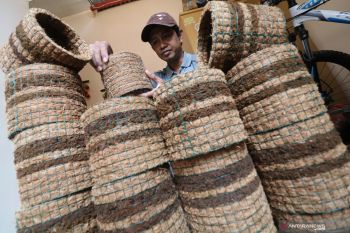 Pot anggrek dari sabut kelapa