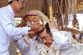 Tari Topeng Sidakarya dibawakan Wagub di Pura Desa Bentuyung-Gianyar