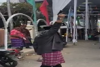 Viral, oknum polisi lepas tembakan ke udara saat pesta