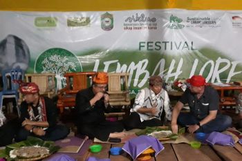 Modulu-dulu penghormatan warga untuk tamu Festival Lembah Lore