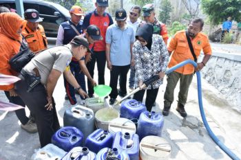 BPBD Sleman droping air bersih ke Prambanan
