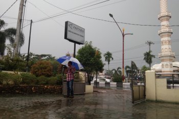 Warga harus mulai waspadai penyakit musim hujan