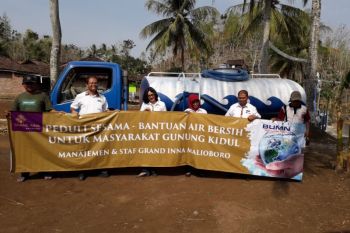 Grand Inna Malioboro sumbangkan 10 tangki air bersih untuk warga Gunung Kidul