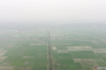 Kabut asap melanda, bandara  di Sumatera masih beroperasi