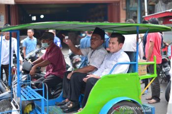 Kembalikan formulir pendaftaran ke PDIP Rohil, Maliki naik bentor