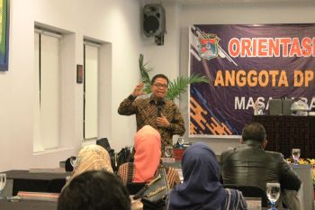 Pemprov Sulbar berikan pembekalan  kepada 30 anggota DPRD Mamuju