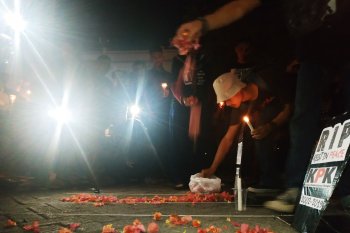 Tabur bunga, selamatkan KPK