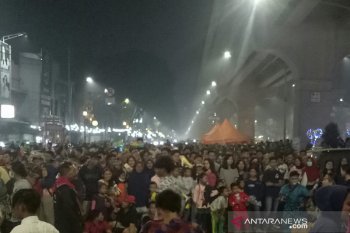 Asap tak surutkan ribuan orang datang  ke Pedestrian Sudirman