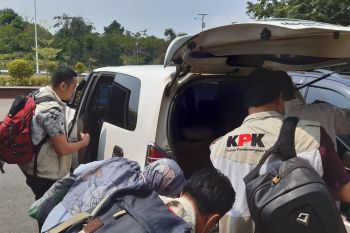 Diduga terima suap penerimaan mahasiswa baru, KPK geledah Unri