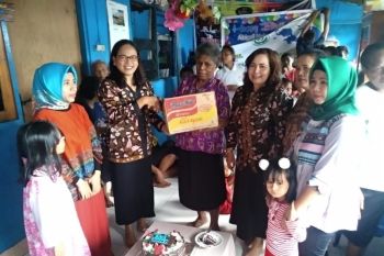 IIK BPJS-TK Jayapura serahkan bantuan sosial sebagai bentuk kepedulian
