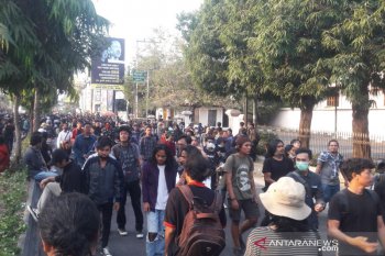 Massa aksi #GejayanMemanggil Yogyakarta bubar dengan damai