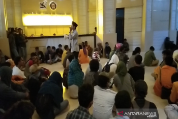 Aksi demo, mahasiswa UHO Kendari duduki Gedung Rektorat