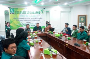 FPKB DPRD Jateng ajak mahasiswa jadi legislator andal