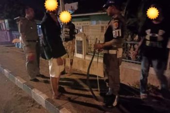 Diduga akan tawuran, Satpol-PP Solok amankan lima remaja bawa senjata tajam