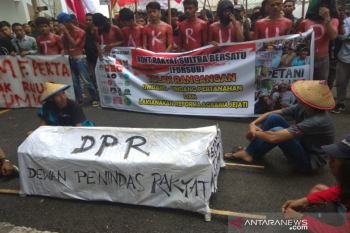 Di Kendari, mahasiswa unjuk rasa di DPRD tolak RUU Pertanahan