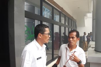 Sekwan laporkan perusakan gedung DPRD Sumbar kepada kepolisian