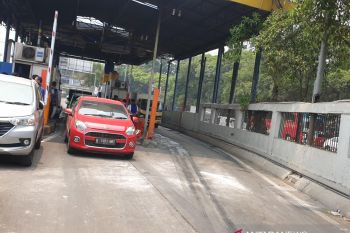 Usai rusak akibat aksi massa, gerbang tol Pejompongan dibuka