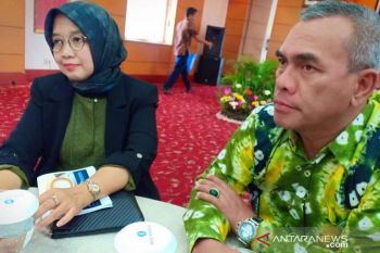 Kekurangan bahan baku,  pabrik karet di Sumsel kurangi jam kerja