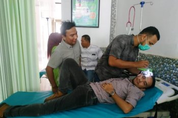 Seorang anggota dewan di Aceh Barat terluka kena lemparan saat demo mahasiswa