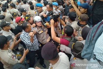 Kondisi Kapolresta Pekanbaru membaik usai pingsan saat amankan demo