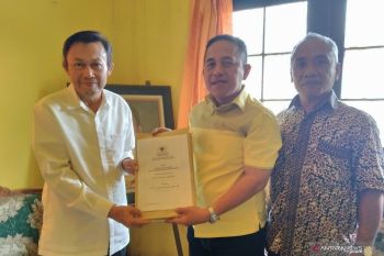 Harun Nurasid pendaftar pertama Balon Bupati HST di Partai Golkar