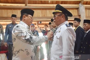 Bupati Poso lantik sejumlah pejabat di objek wisata