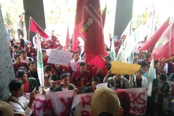 Kader IMM Bandarlampung demo di DPRD
