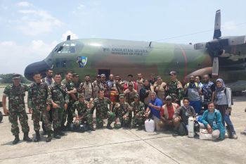 Tim kesehatan TNI bantu para kerusuhan Wamena