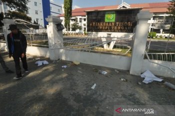 Kantor Kejaksaan rusak