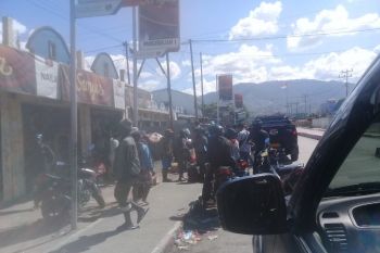 Pasca-kerusuhan, harga bensin eceran di Wamena naik jadi Rp80 ribu perliter