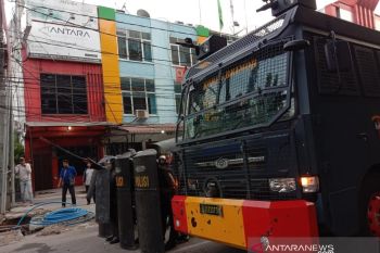 Mahasiswa bantu polisi halau massa anarkis