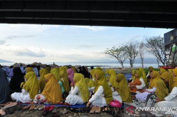Setahun Bencana Sulteng-Warga Palu berdzikir di bekas tsunami
