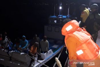 Sebelas nelayan berhasil diselamatkan di perairan Laut Sawu