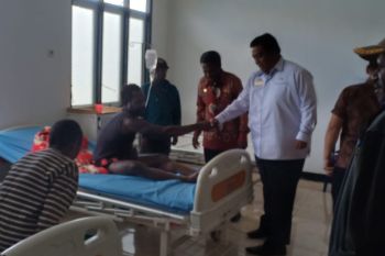 Warga Lanny Jaya jaga keamanan di RSUD Tiom