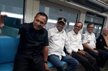 Menteri Perhubungan  tes kecepatan baru LRT Palembang