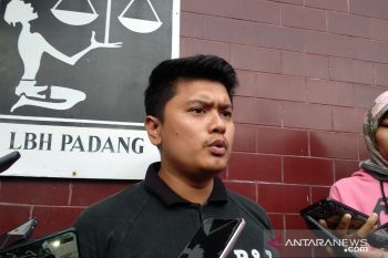 "Taksi Keadilan" dampingi tiga mahasiswa tersangka Perusakan gedung DPRD Sumbar