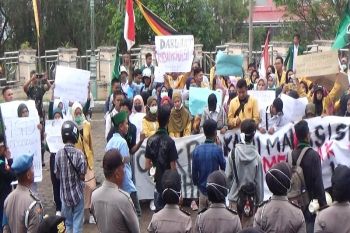 Aliansi Mahasiswa Solok gelar demo tolak UU KPK dan RUU KUHP