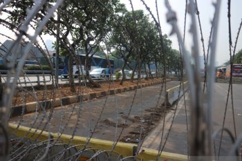 Aksi mahasiswa, polisi perketat pengamanan di depan gerbang DPR