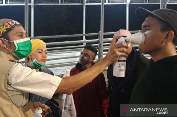 Crisis Care Center dan gerakan Pemuda Islam bantu tabung oksigen para pedemo