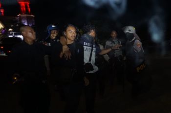 26 mahasiswa dan warga pedemo depan DPRD NTB diamankan polisi