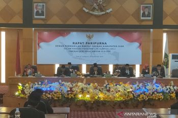 Usai dilantik, Azmi pimpin sidang paripurna DPRD Siak