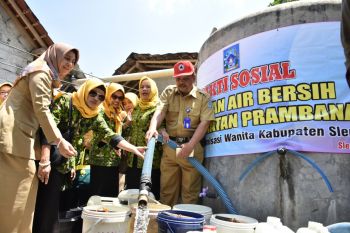 Gabungan Organisasi Wanita Sleman salurkan bantuan air bersih di Prambanan