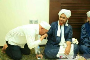 Wahid bersilaturrahim kepada Habib Umar bin Hafidz