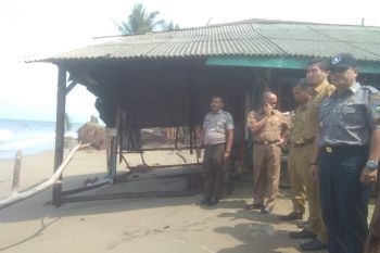 Pesisir Selatan penuhi kebutuhan pengungsi korban abrasi pantai di Batang Kapas